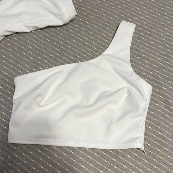 Lulu’s 2 piece one shoulder jumpsuit - Picture 3 of 8